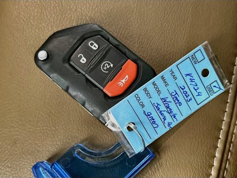Used 2023 Jeep Wrangler Unlimited Sahara w/ Cold Weather Group AWD/4WD image 33
