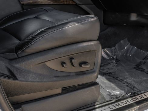 Used 2020 Chevrolet Suburban LT image 41