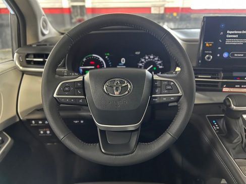 New 2026 Toyota Sienna XLE FWD image 30