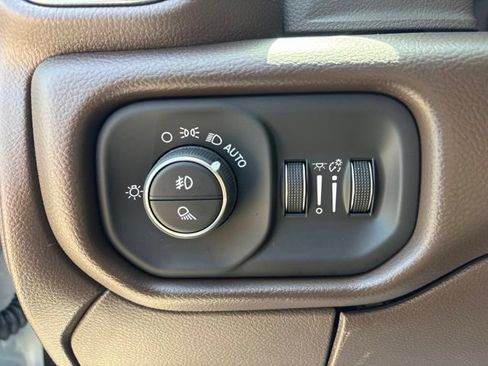 New 2026 RAM 2500 Laramie AWD/4WD image 36