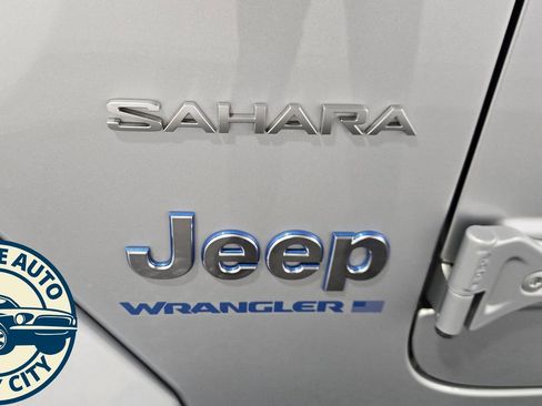 Used 2023 Jeep Wrangler Unlimited Sahara w/ Cold Weather Group AWD/4WD image 26