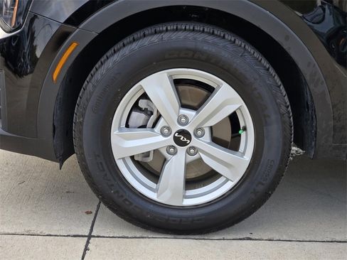 New 2025 Kia Sorento LX image 9