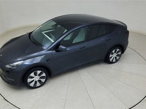 Used 2024 Tesla Model Y Long Range image 81