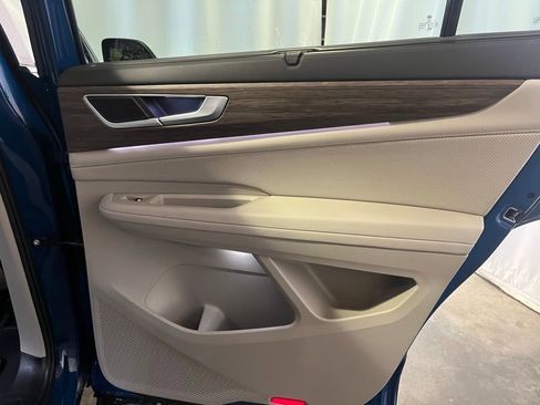 Certified 2025 Volkswagen Atlas SEL image 25