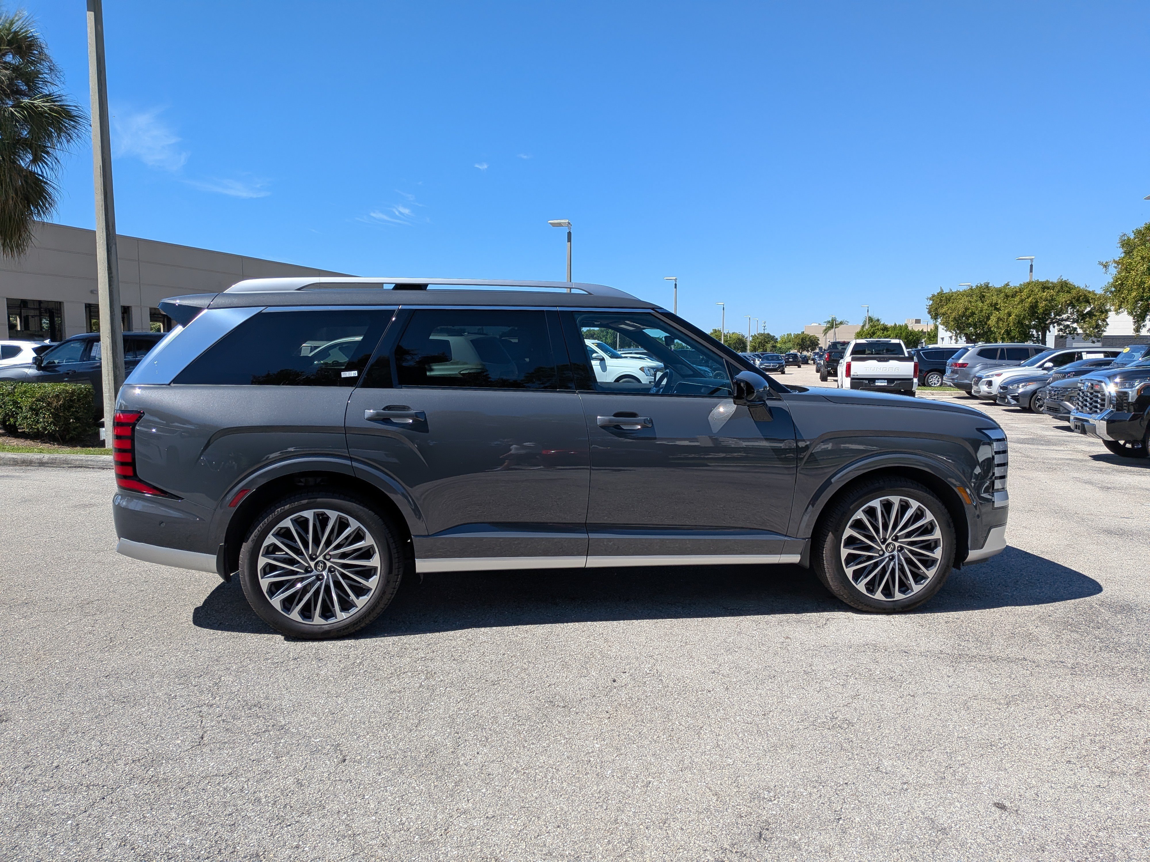 Used 2026 Hyundai Palisade Calligraphy FWD image 3