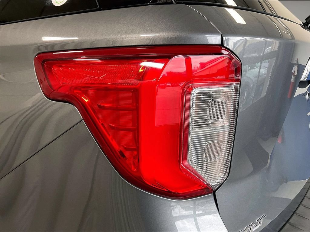 Used 2023 Ford Explorer XLT w/ Equipment Group 202A AWD/4WD image 35
