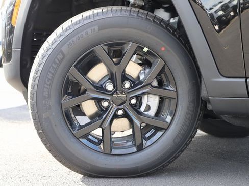 New 2025 Jeep Grand Cherokee Altitude image 2