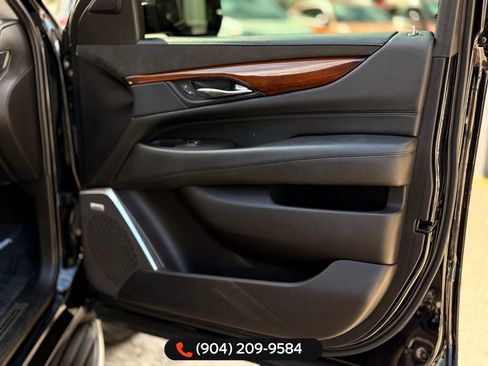 Used 2019 Cadillac Escalade Luxury image 11