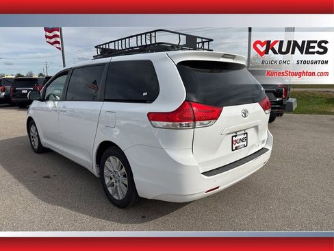 Used 2012 Toyota Sienna XLE image 7