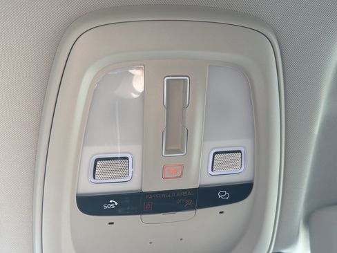 Certified 2025 Volvo XC60 B5 Plus image 21