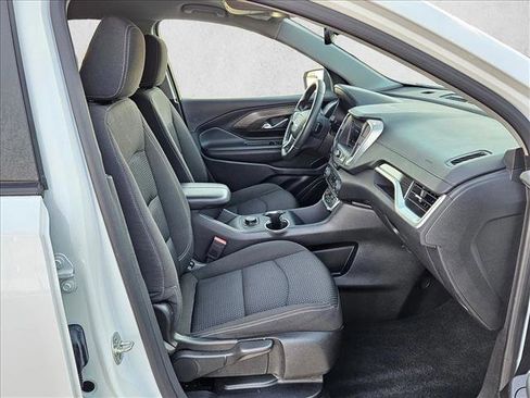 Used 2024 GMC Terrain SLE image 21