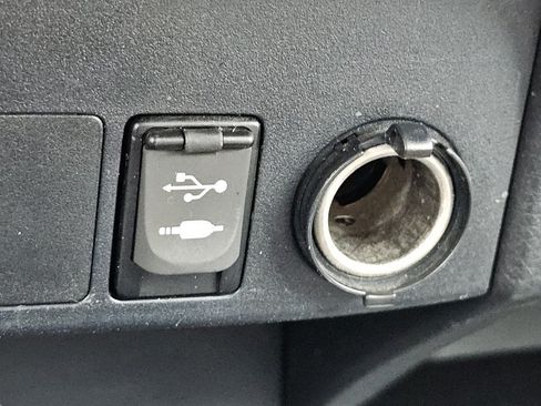 Used 2016 Toyota RAV4 XLE AWD/4WD image 14