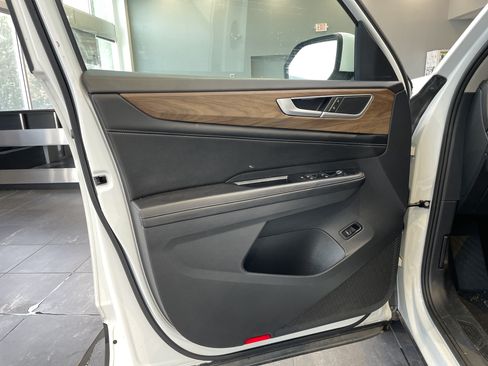 Used 2024 Volkswagen Atlas SE FWD image 14