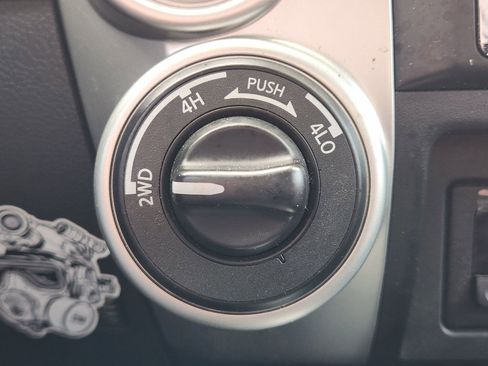 Used 2018 Nissan Titan SV w/ SV Convenience Package image 22