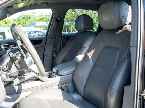 Used 2020 Porsche Cayenne w/ Premium Package AWD/4WD image 19