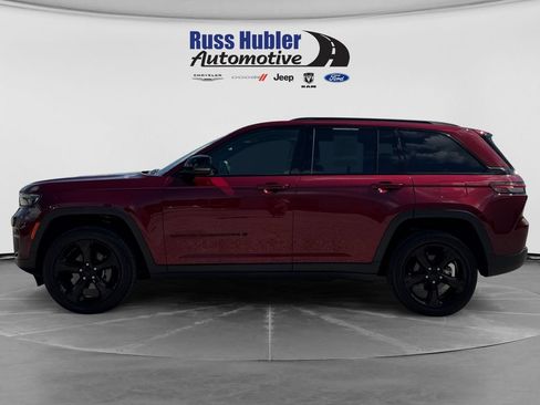 Used 2023 Jeep Grand Cherokee Altitude AWD/4WD image 2