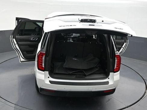Used 2024 GMC Yukon SLT w/ SLT Luxury Package RWD image 30