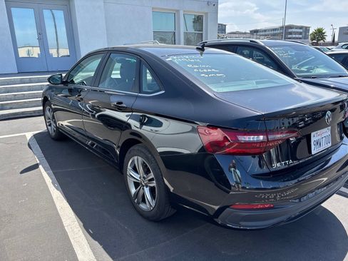 Used 2024 Volkswagen Jetta SE FWD image 16