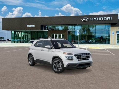 Used 2026 Hyundai Venue SEL FWD image 2