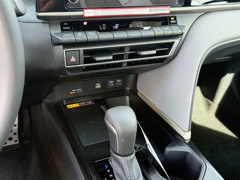 Used 2026 Toyota Camry SE w/ Convenience Package image 19