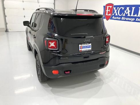 Used 2018 Jeep Renegade Trailhawk image 12