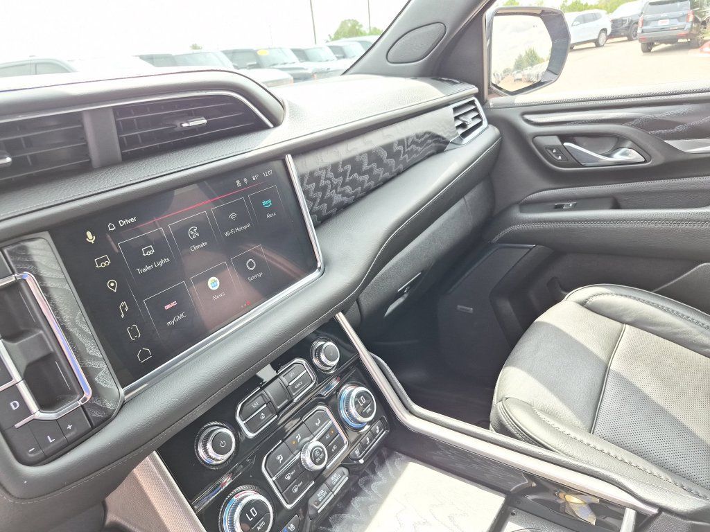 Used 2023 GMC Yukon XL Denali AWD/4WD image 23