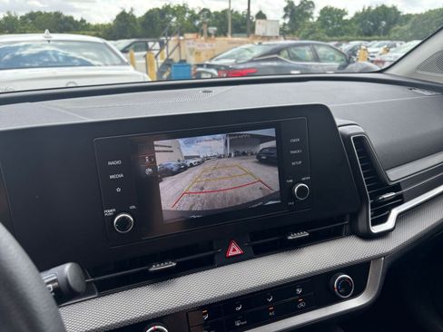 Used 2025 Kia Sportage LX FWD image 23