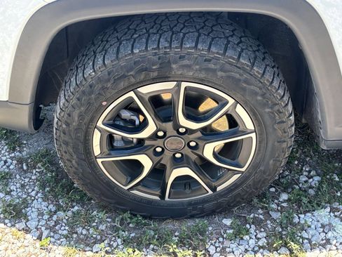 Used 2025 Jeep Compass Trailhawk AWD/4WD image 30