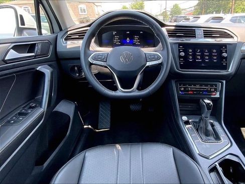 Used 2023 Volkswagen Tiguan SE FWD image 11