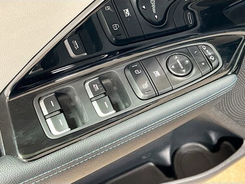 Used 2022 Kia Niro Touring Special Edition image 18