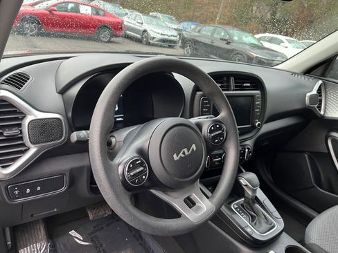 Used 2025 Kia Soul LX w/ LX Technology Package image 25