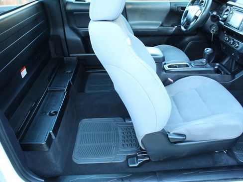 Used 2016 Toyota Tacoma 2WD Access Cab image 19