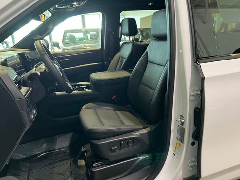 Used 2026 Chevrolet Suburban Z71 w/ Comfort Package AWD/4WD image 13
