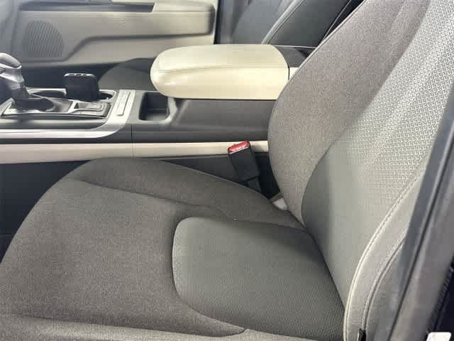 Used 2022 Kia Carnival LX FWD image 11