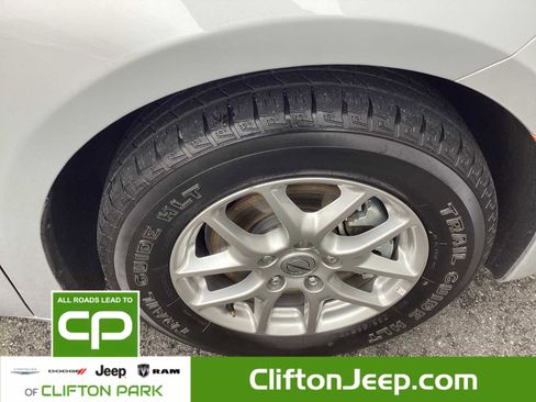 Certified 2024 Chrysler Pacifica Touring-L image 32