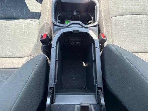 Used 2025 Toyota RAV4 XLE FWD image 16