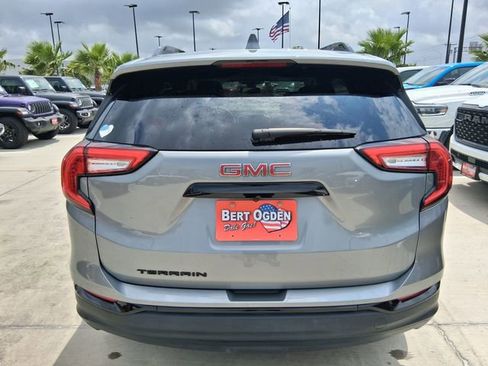 Used 2024 GMC Terrain SLE w/ Driver Convenience Package FWD image 6