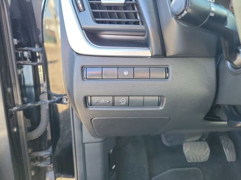 Used 2023 Nissan Rogue SV image 17