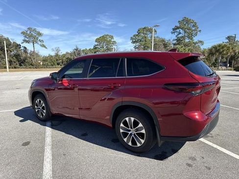 Used 2025 Toyota Highlander XLE image 5