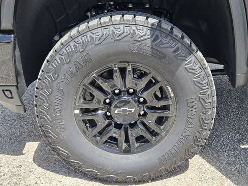 New 2026 Chevrolet Silverado 2500 ZR2 AWD/4WD image 14