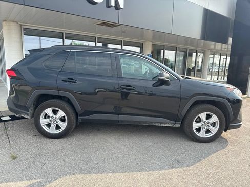 Used 2021 Toyota RAV4 XLE AWD/4WD image 5