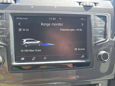 Used 2016 Volkswagen e-Golf SE image 8