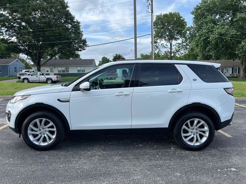 Used 2019 Land Rover Discovery Sport AWD/4WD image 2