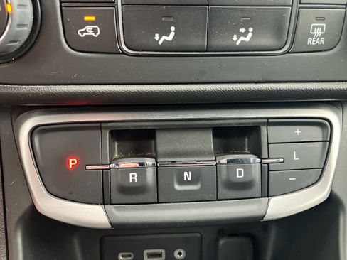Used 2024 GMC Terrain SLE FWD image 26