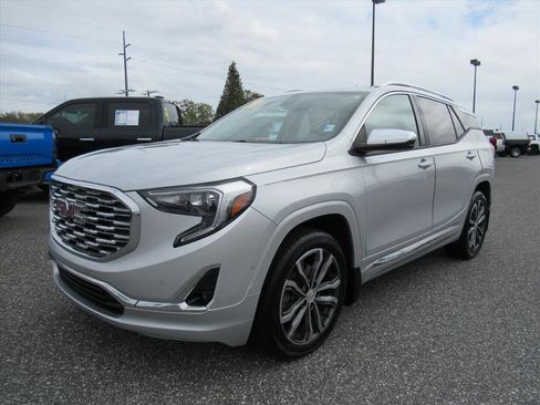 Used 2020 GMC Terrain Denali w/ Denali Premium Package image 3