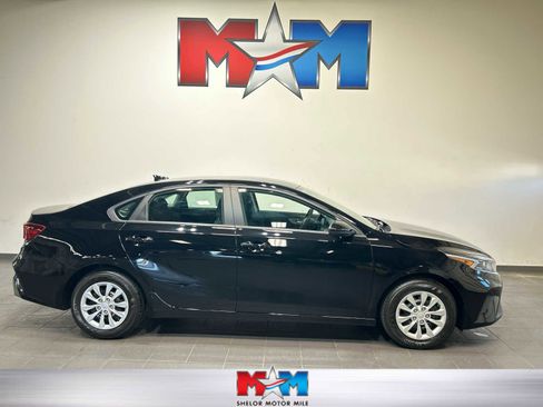 Used 2023 Kia Forte LX FWD image 1