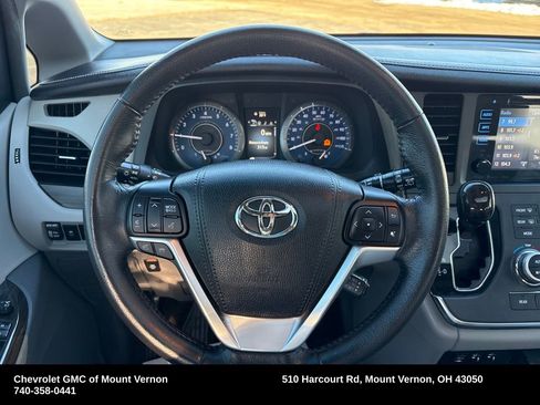 Used 2017 Toyota Sienna L image 27