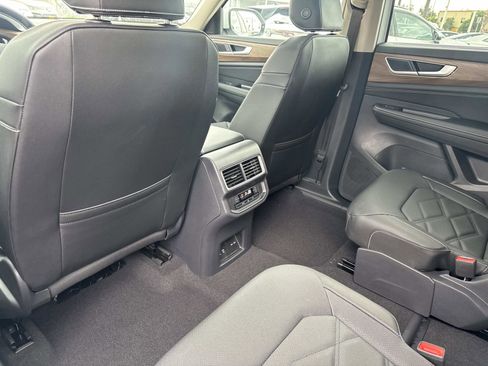 New 2026 Volkswagen Atlas SE FWD image 10