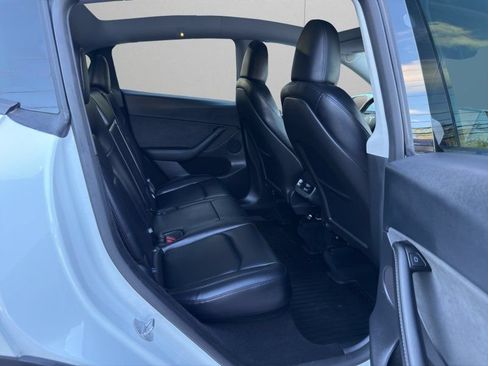 Used 2024 Tesla Model Y Long Range AWD/4WD image 12