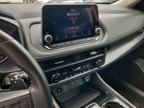 Used 2025 Nissan Rogue SV FWD image 23